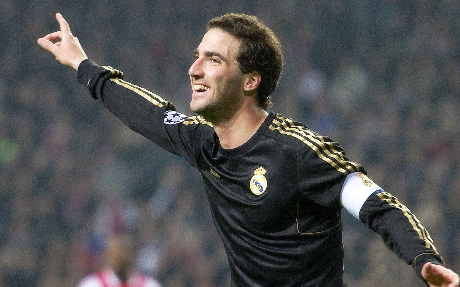 意甲教练市场风云再起,伊达利诺静观其变,AC米兰邀约细节成关键